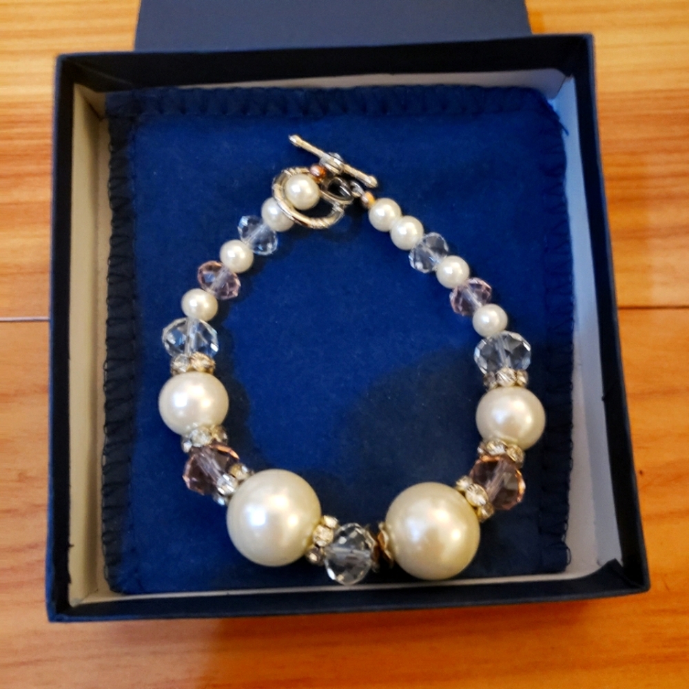 New Creative Bracelet Made With Pearl's and Transparent Beads.